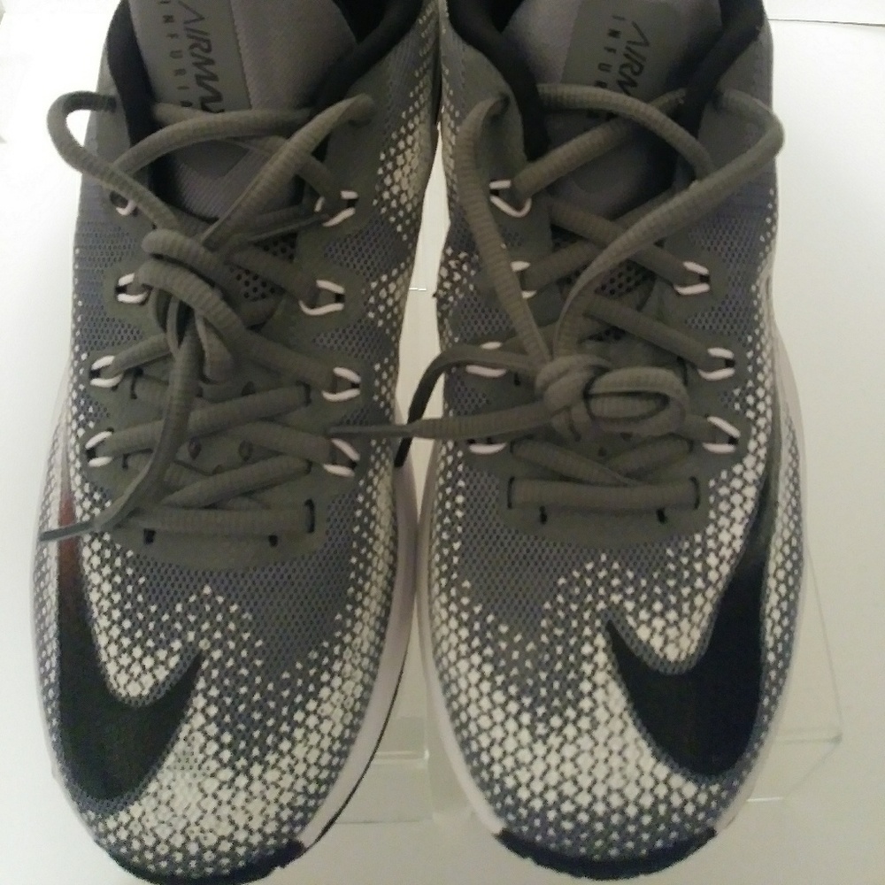 Nike Air Max Infuriate Low Size 8